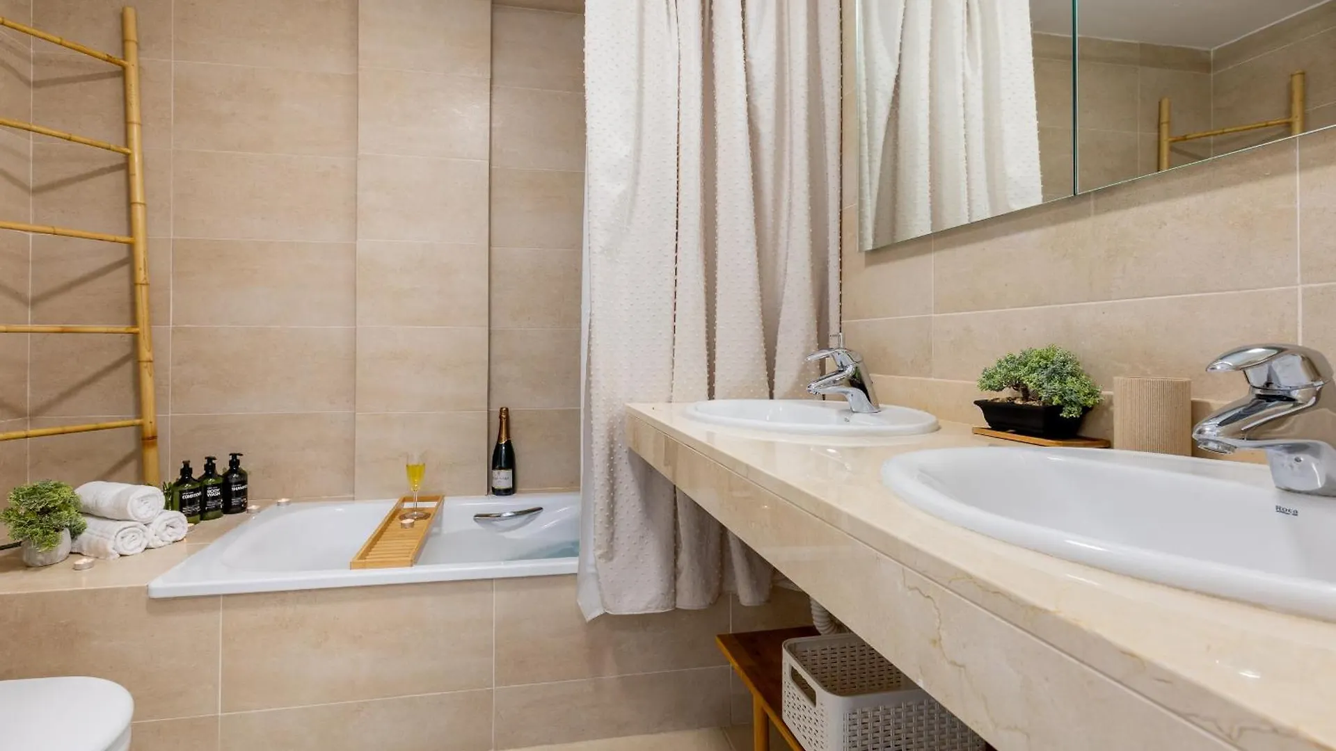 Sunshine Luxury Vacation House Puerto de Santiago  Spanje