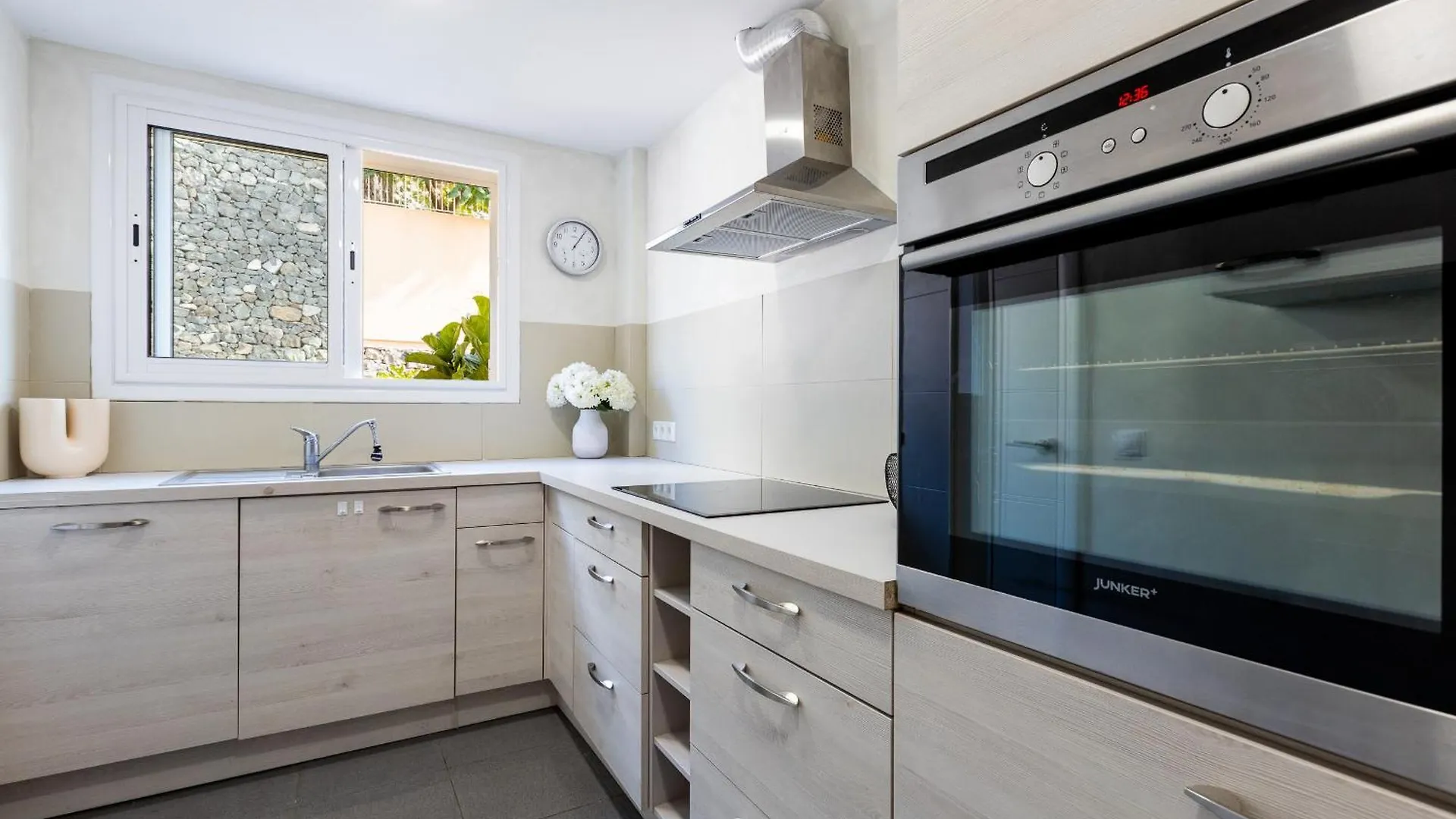 Sunshine Luxury Vacation House Puerto de Santiago  Vakantiehuis